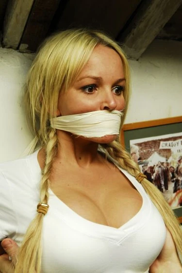 Jennifer Ellison en the-cottage