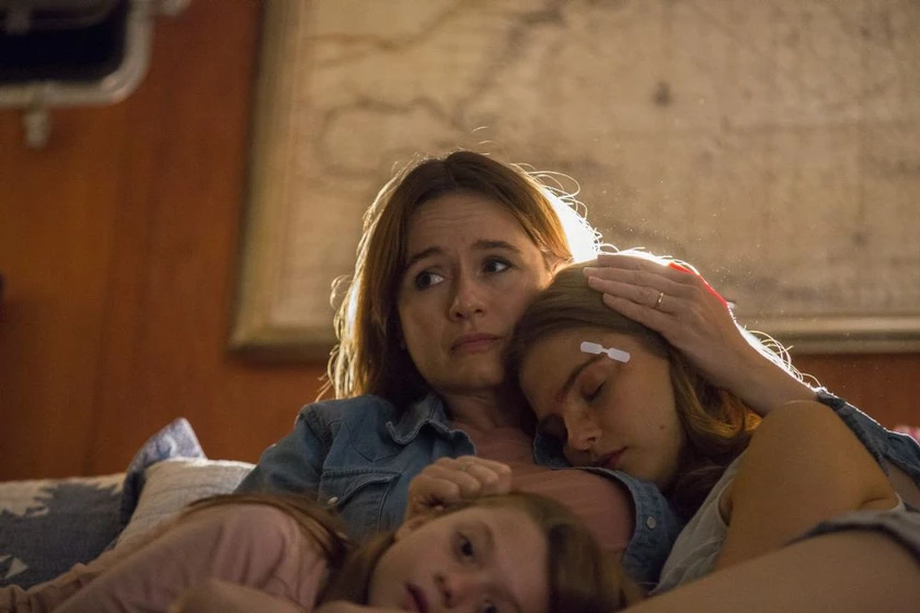 Emily Mortimer, Stefanie Scott y Chloe Perrin en la-posesion-de-mary