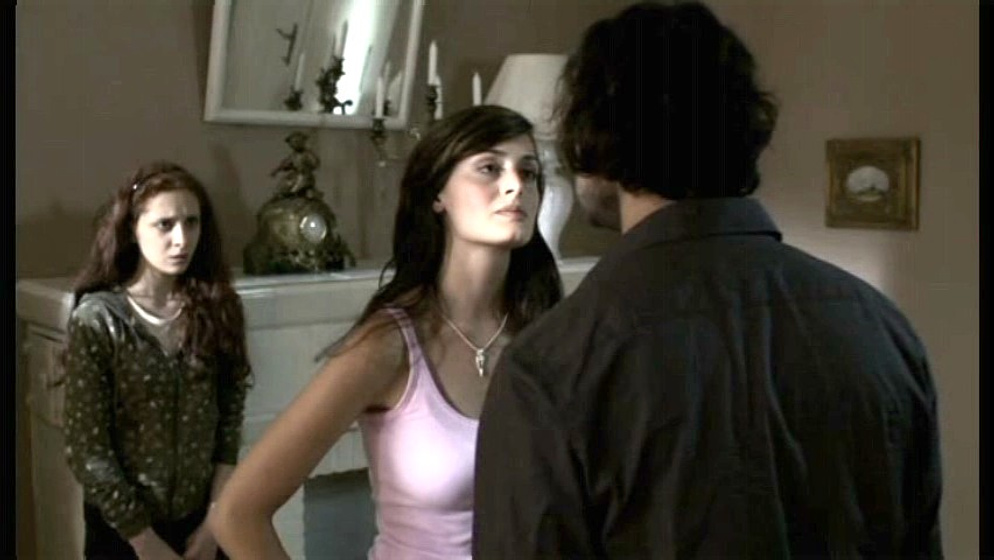 Melinda Y. Cohen y Scarlett Sabet en Huida al Infierno