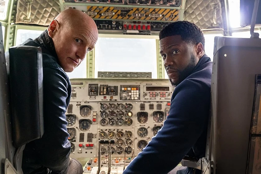 Woody Harrelson y Kevin Hart en el-hombre-de-toronto