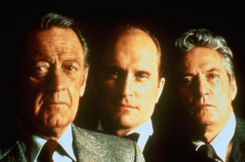 Robert Duvall, William Holden y Peter Finch en network-un-mundo-implacable