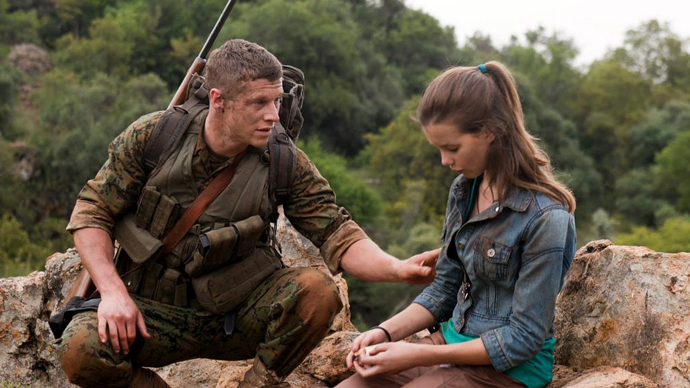 Chad Michael Collins y Kayla Privett en sniper-al-limite