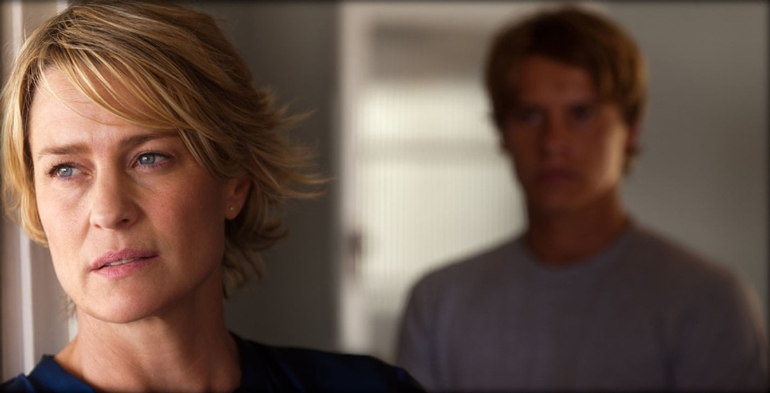 Robin Wright y Xavier Samuel en Dos Madres Perfectas