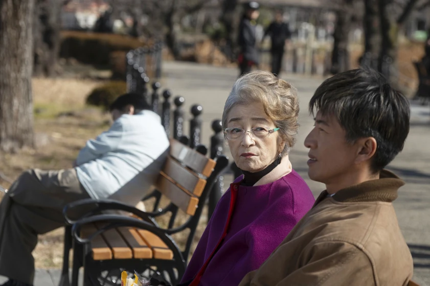 Takuya Kimura y Chieko Baisho en un-taxi-en-tokio