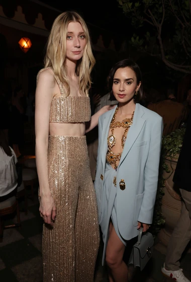 Lily Collins y Elizabeth Debicki en MaXXXine (Premiere en Los Angeles)