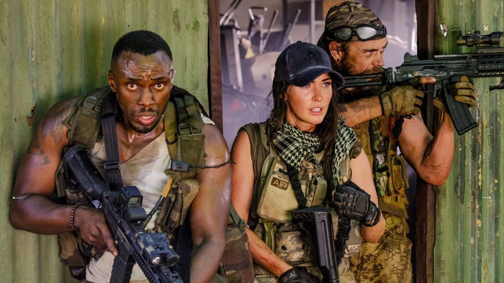 Megan Fox, Brandon Auret y Sisanda Henna en la-mercenaria
