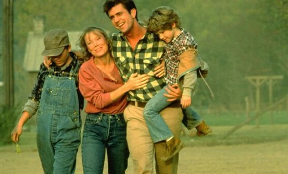 Sissy Spacek y Mel Gibson en cuando-el-rio-crece