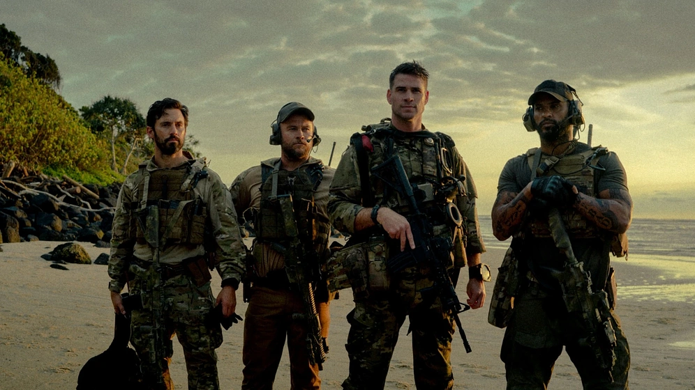 Milo Ventimiglia, Liam Hemsworth, Ricky Whittle y Luke Hemsworth en Misión Hostil