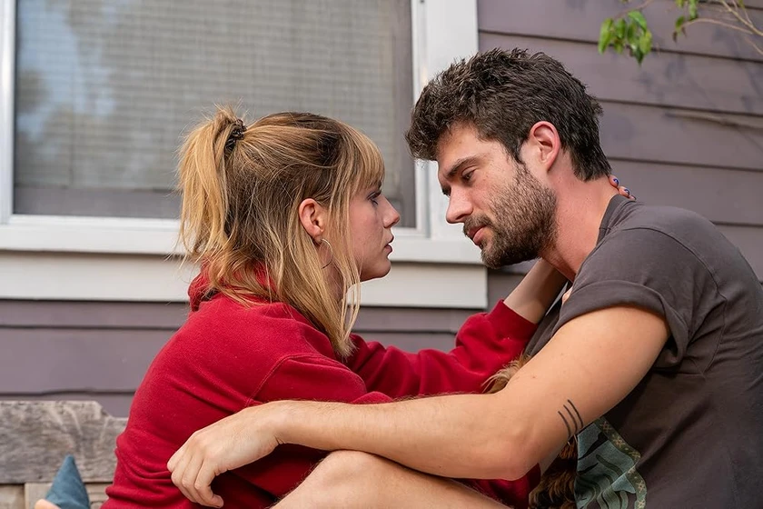 Lucy Boynton y David Corenswet en the-greatest-hits