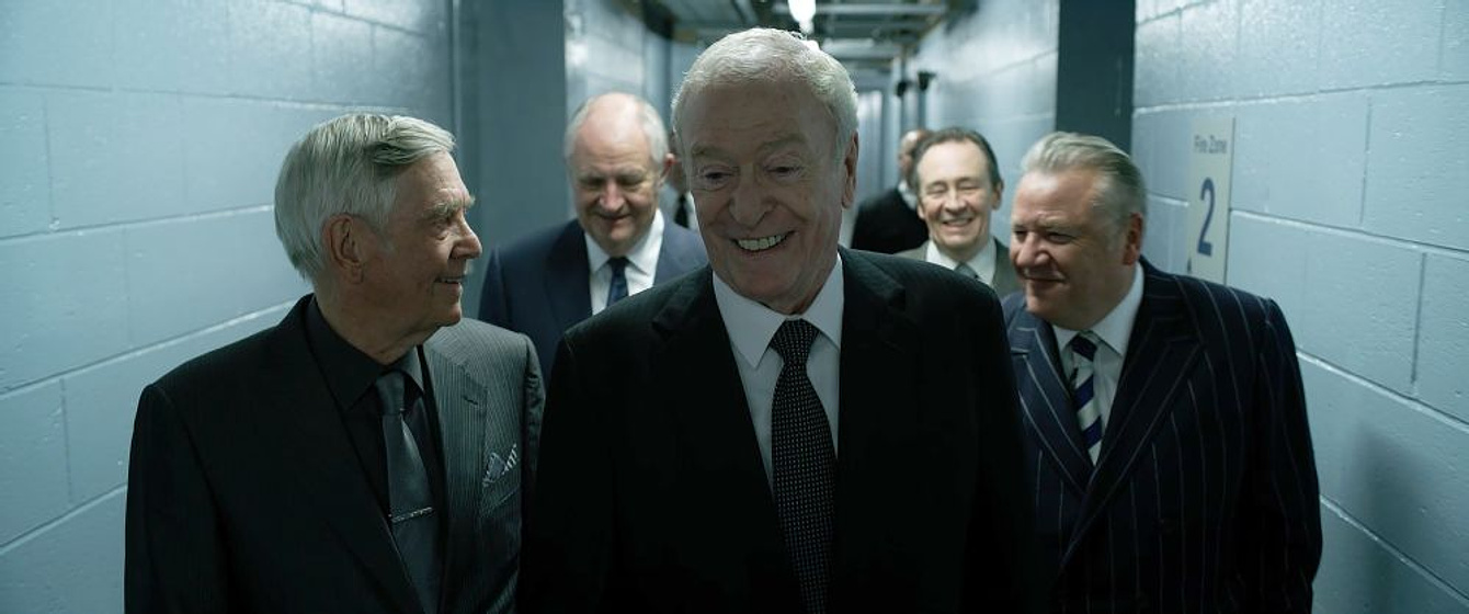 Michael Caine, Jim Broadbent, Ray Winstone, Tom Courtenay y Paul Whitehouse en Rey de ladrones