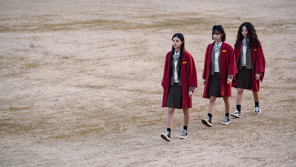 Hong Ye-ji, Yeoreum y Lee Hwa-won en teaching-practice-idiot-girls-and-school-ghost-2