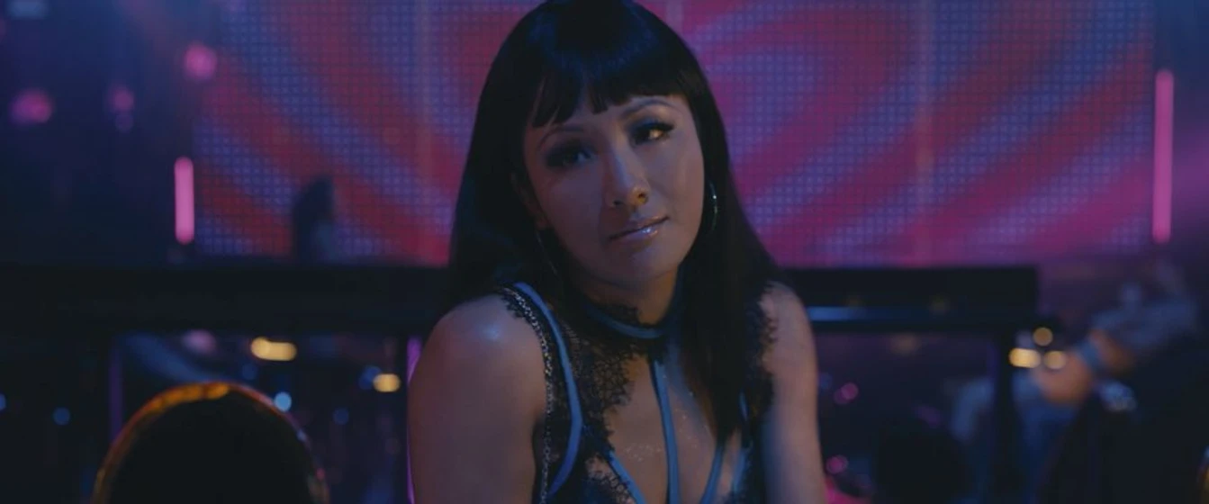 Constance Wu en estafadoras-de-wall-street