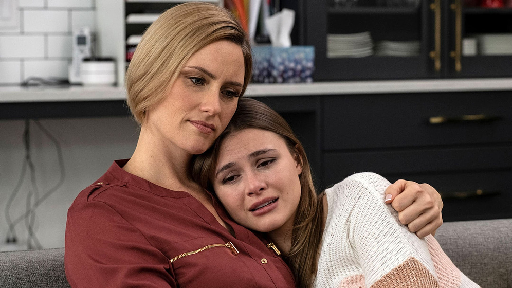 Kelly Hope Taylor y Celeste Desjardins en Más Allá de la Obsesión