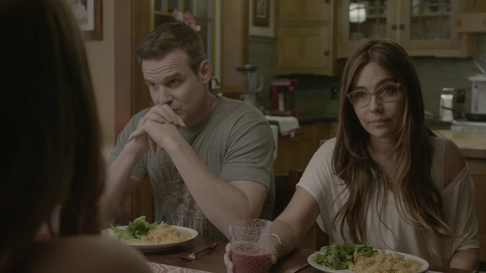 Vanessa Marcil y Eddie McClintock en un-intruso-en-mi-familia