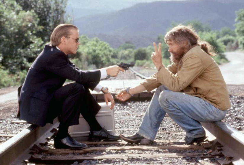 Dennis Hopper y Kiefer Sutherland en flashback