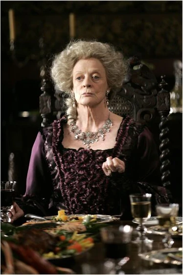 Maggie Smith en la-joven-jane-austen