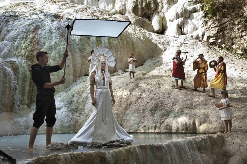 Monica Bellucci en el-pais-de-las-maravillas