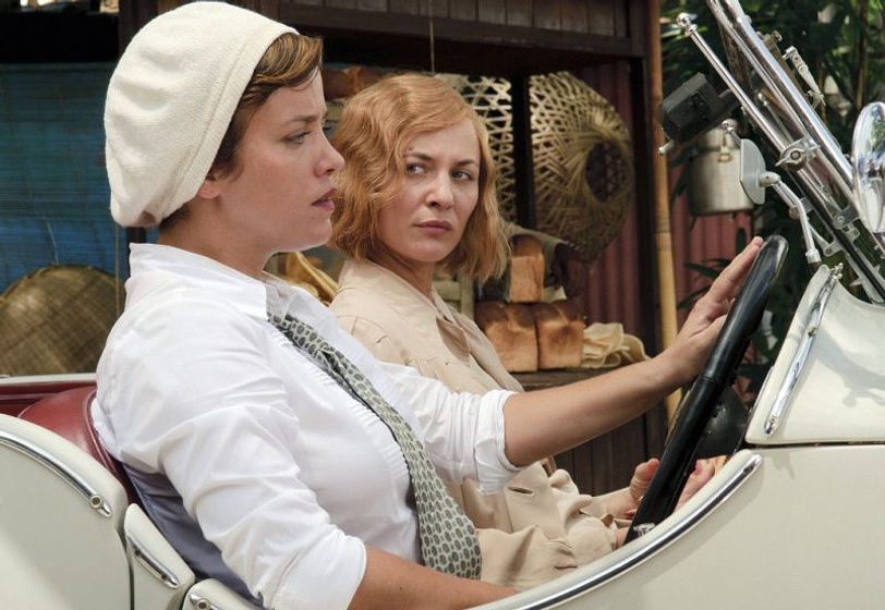 Muriel Baumeister y Julia Thurnau en Amor y muerte en Java