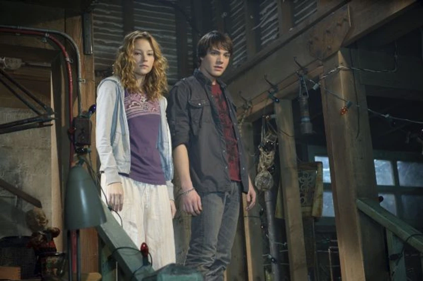 Haley Bennett y Chris Massoglia en miedos-3d