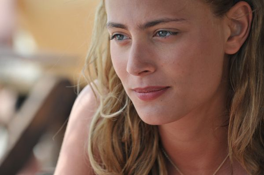 Nora Arnezeder en Lo que el Día debe a la Noche