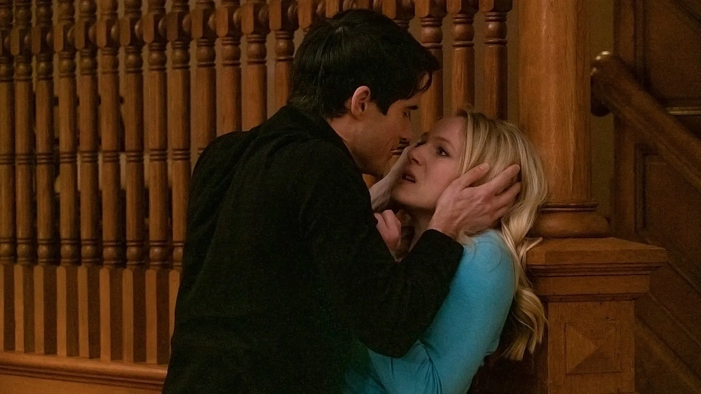 Emma Bell y Nick Ballard en Amor Equivocado