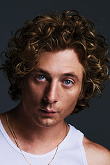 picture of actor Jeremy Allen White