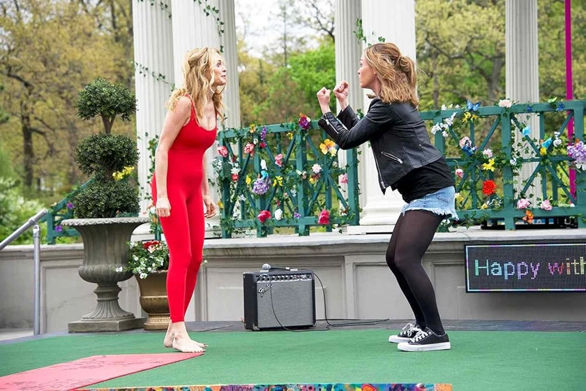 Heather Graham y Julia Stiles en mi-familia-preferida