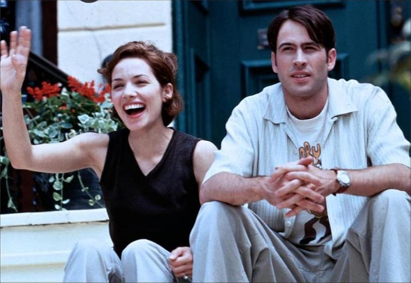 Jason Lee y Mili Avital en besame-tonto-1998