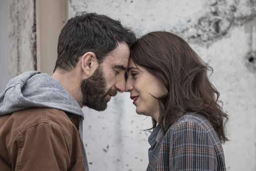 Cassandra Ciangherotti y Dani Rovira en Cuerpo Escombro