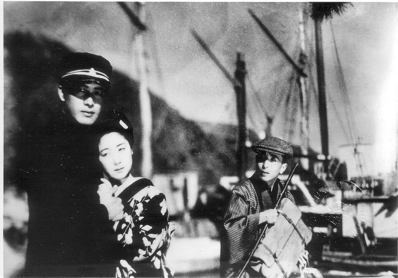 Kinuyo Tanaka, Den Obinata y Tokuji Kobayashi en The Dancing Girl of Izu