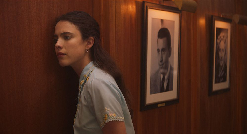 Margaret Qualley en Sueños de una Escritora en Nueva York