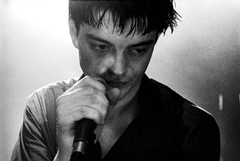 Sam Riley en Control