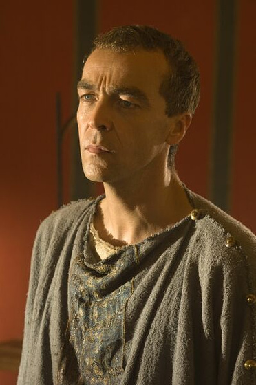 John Hannah en La Última Legión
