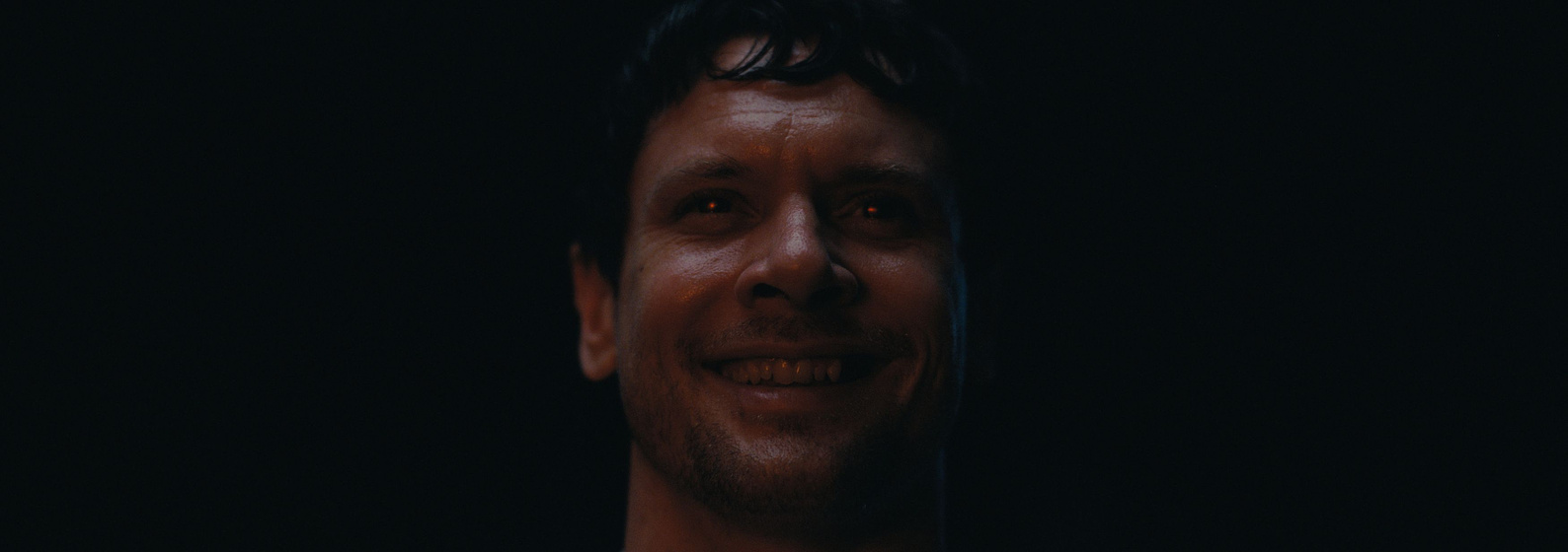 Jack O'Connell en Los Pecadores