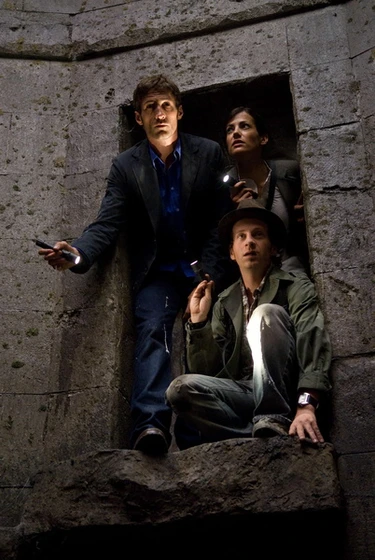 Benjamin Sadler, Fabian Busch y Bettina Zimmermann en El Código de Carlomagno
