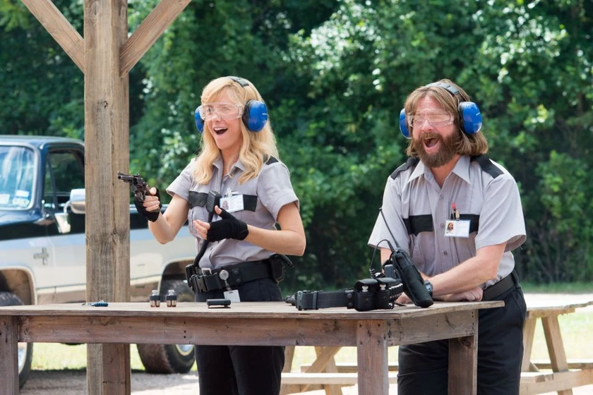 Kristen Wiig y Zach Galifianakis en de-mentes-criminales