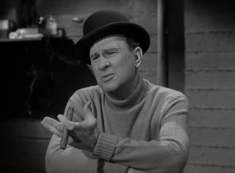 Bud Abbott en abbott-y-costello-contra-el-hombre-invisible