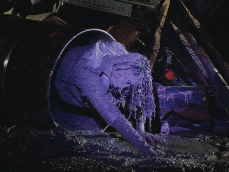 Imagen de female-prisoner-scorpion-death-threat