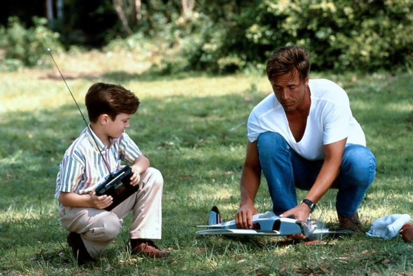 Elijah Wood y Don Johnson en un-lugar-llamado-paraiso