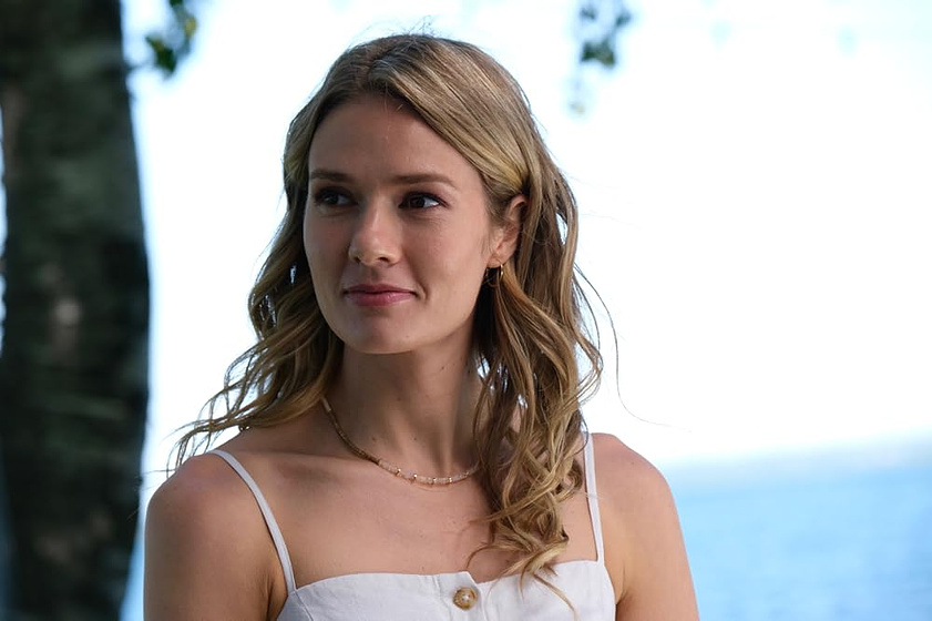 Tori Anderson en Puedes Besar a la Dama de Honor