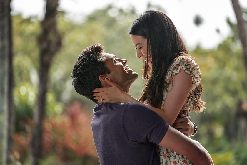 Miranda Cosgrove y Sean Teale en La Madre de la Novia