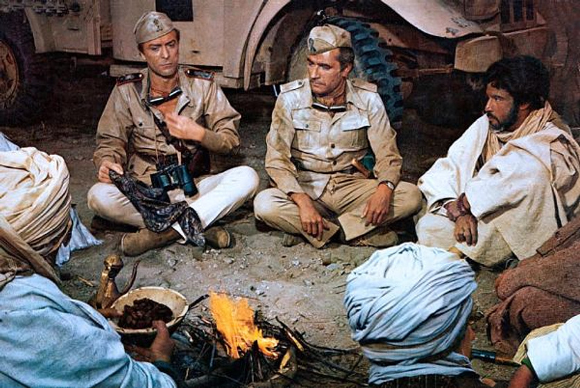 Michael Caine y Nigel Davenport en Mercenarios sin Gloria