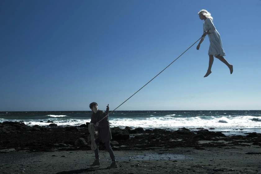Asa Butterfield y Ella Purnell en el-hogar-de-miss-peregrine-para-ninos-peculiares