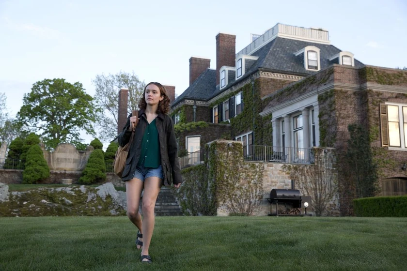 Olivia Cooke en purasangre