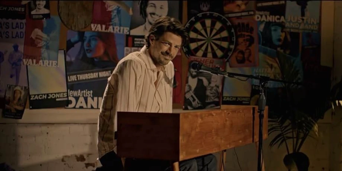 Grant Gustin en puppy-love-2023