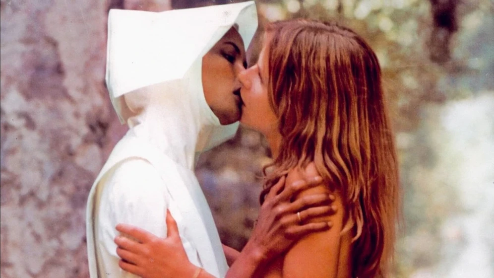 Laura Gemser y Mónica Zanchi en sor-emanuelle