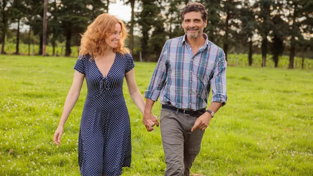 Pascal Elbé y Marine Delterme en el-tipo-de-la-tumba-de-al-lado