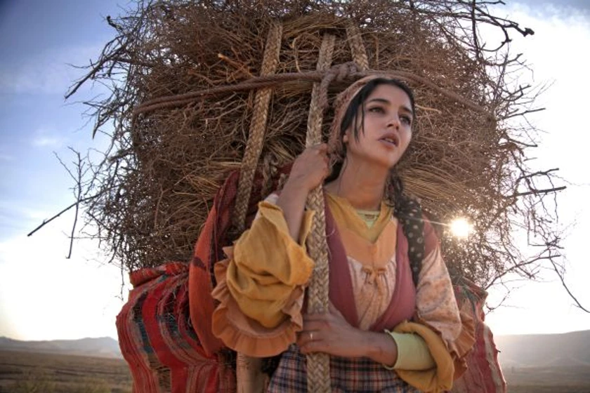 Leïla Bekhti en la-fuente-de-las-mujeres