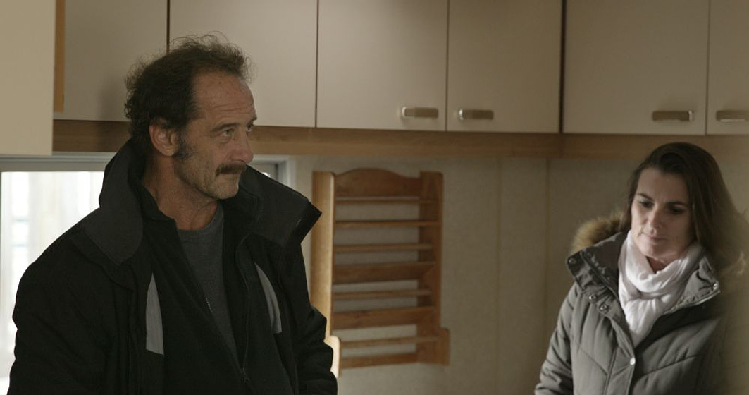 Vincent Lindon y Karine de Mirbeck en La Ley del mercado