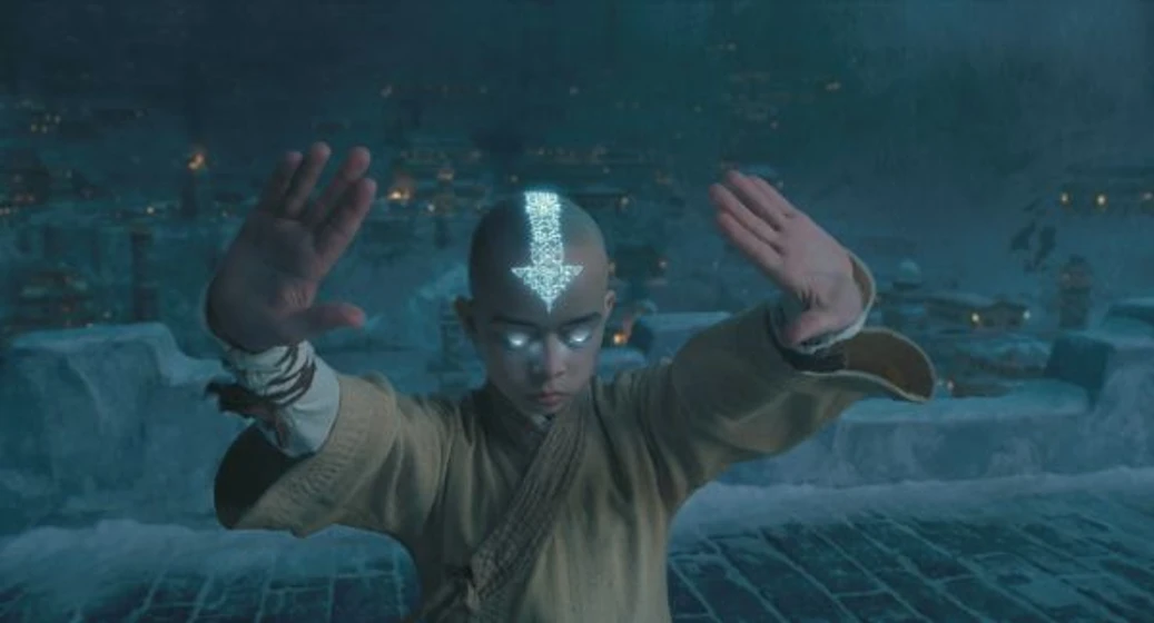 Noah Ringer en Airbender. El último guerrero